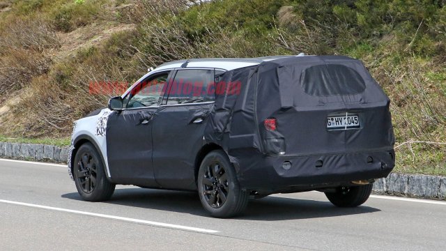 kia-sorento-spy-shots-1(2).jpg