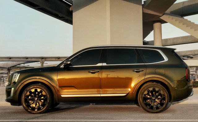 Kia Telluride_115702 Side Full CU.jpg