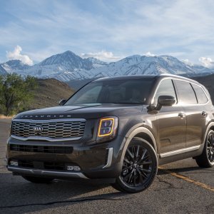 01-kia-telluride-2020-angle--brown--exterior--front.jpg