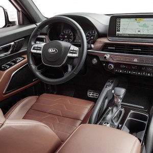 2020-Kia-Telluride-SX-V6-AWD-cabin.jpg