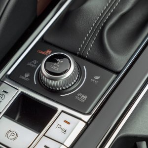 2020-Kia-Telluride-SX-V6-AWD-center-console.jpg