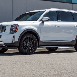 2020-Kia-Telluride-SX-V6-AWD-front-three-quarter.jpg