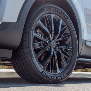 2020-Kia-Telluride-SX-V6-AWD-front-wheel.jpg