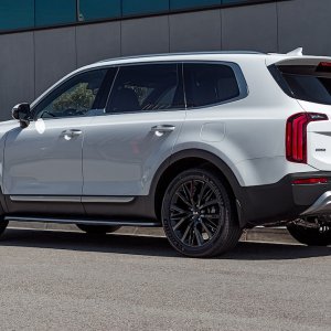 2020-Kia-Telluride-SX-V6-AWD-rear-three-quarter.jpg