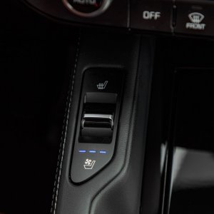 2020-Kia-Telluride-SX-V6-AWD-seat-heater-cooler-control.jpg