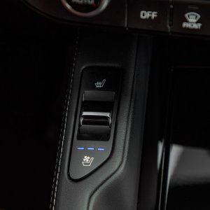 2020-Kia-Telluride-SX-V6-AWD-seat-heater-cooler-control.jpg