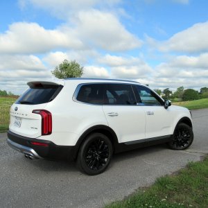 2020-kia-telluride---driv-13_1600x0w.jpg